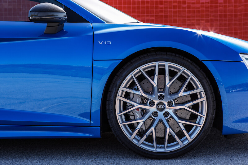 Audi R8 V10 Plus - niebieski Ara