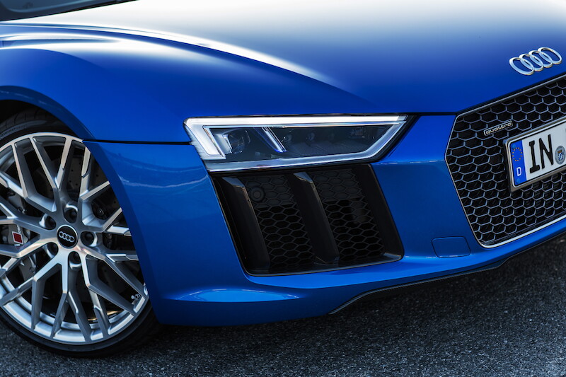 Audi R8 V10 Plus - niebieski Ara