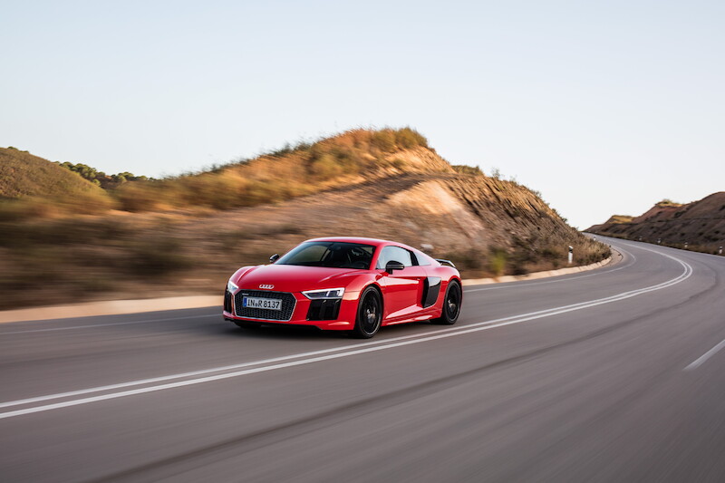 Audi R8 V10 Plus - czerwony Dynamit