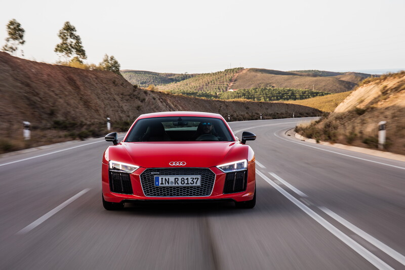 Audi R8 V10 Plus - czerwony Dynamit