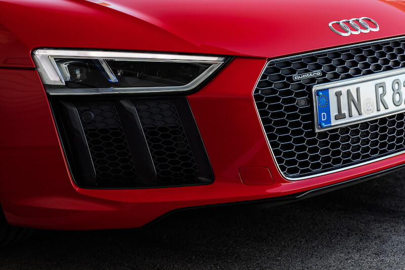 Audi R8 V10 Plus - czerwony Dynamit