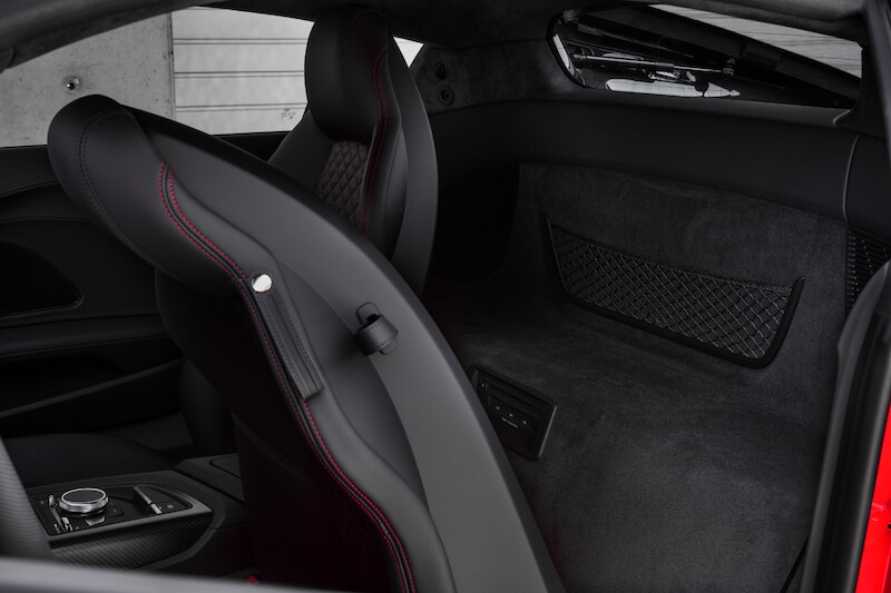 Audi R8 V10 Plus - czerwony Dynamit