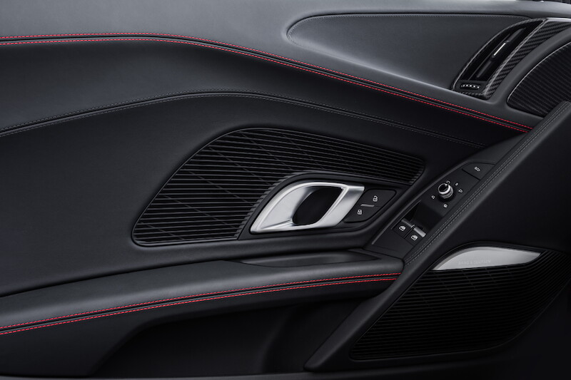 Audi R8 V10 Plus - czerwony Dynamit