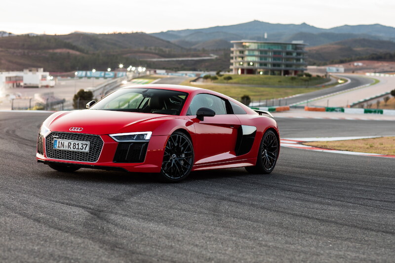 Audi R8 V10 Plus - czerwony Dynamit