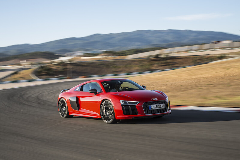 Audi R8 V10 Plus - czerwony Dynamit