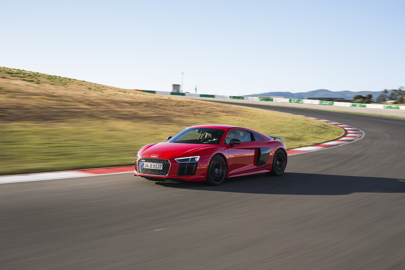 Audi R8 V10 Plus - czerwony Dynamit