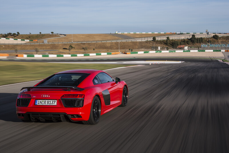 Audi R8 V10 Plus - czerwony Dynamit