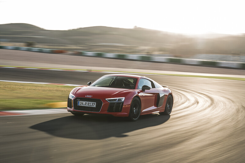 Audi R8 V10 Plus - czerwony Dynamit