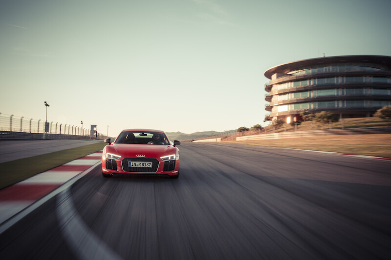 Audi R8 V10 Plus - czerwony Dynamit