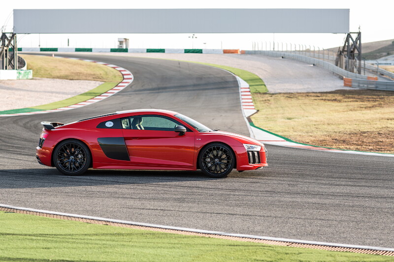 Audi R8 V10 Plus - czerwony Dynamit