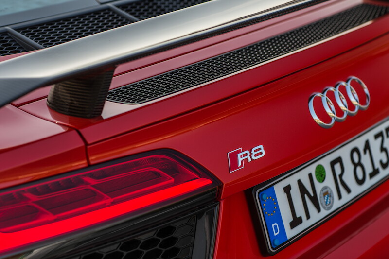 Audi R8 V10 Plus - czerwony Dynamit