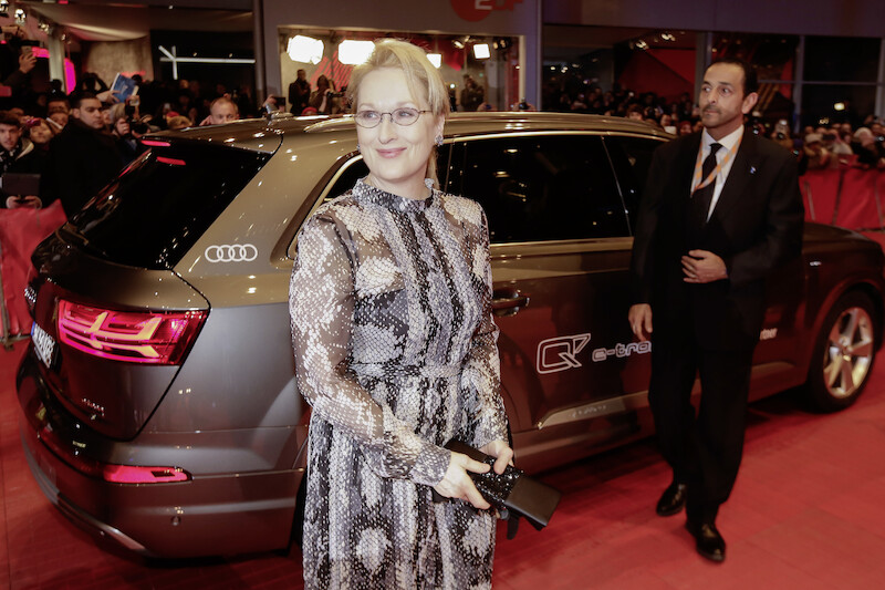 Elektryzujący przejazd: bezemisyjne Audi wprowadza gwiazdy w światła reflektorów