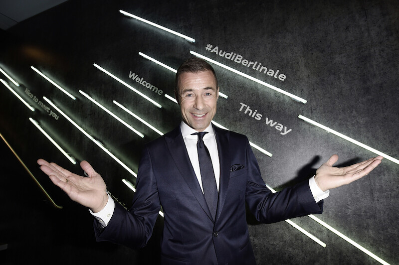 Elektryzujący przejazd: bezemisyjne Audi wprowadza gwiazdy w światła reflektorów