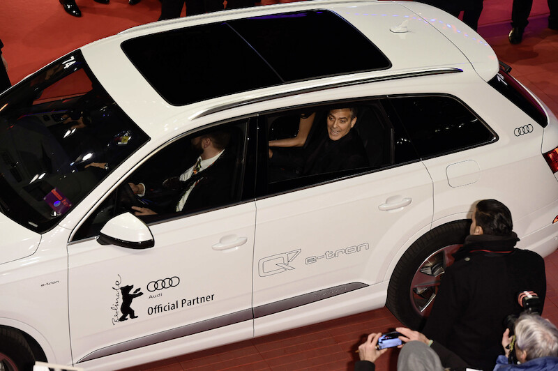 Elektryzujący przejazd: bezemisyjne Audi wprowadza gwiazdy w światła reflektorów