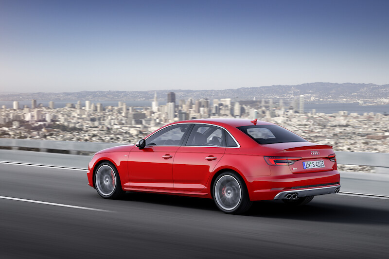 Na czele konkurencyjnej stawki - nowe Audi S4 i S4 Avant