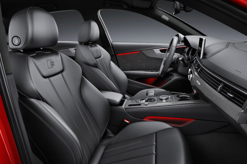 Na czele konkurencyjnej stawki - nowe Audi S4 i S4 Avant
