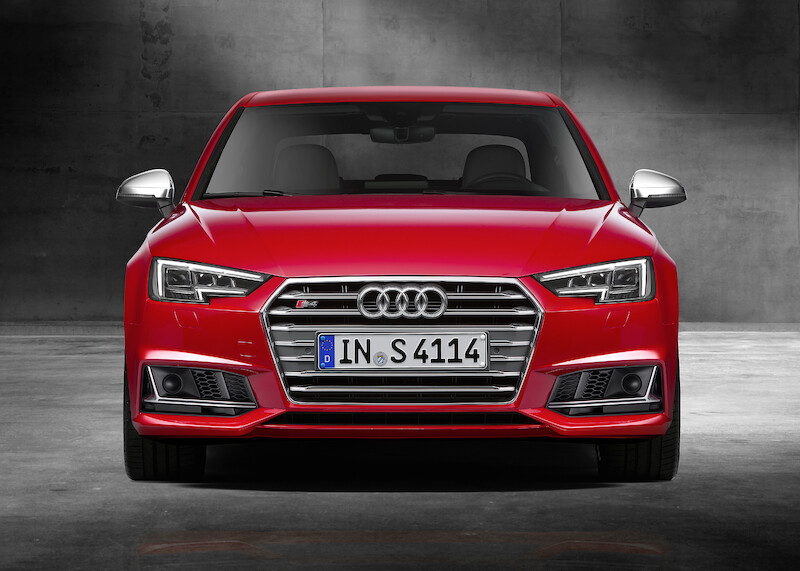 Na czele konkurencyjnej stawki - nowe Audi S4 i S4 Avant