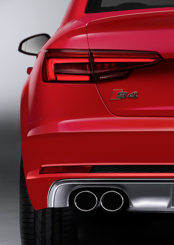 Na czele konkurencyjnej stawki - nowe Audi S4 i S4 Avant