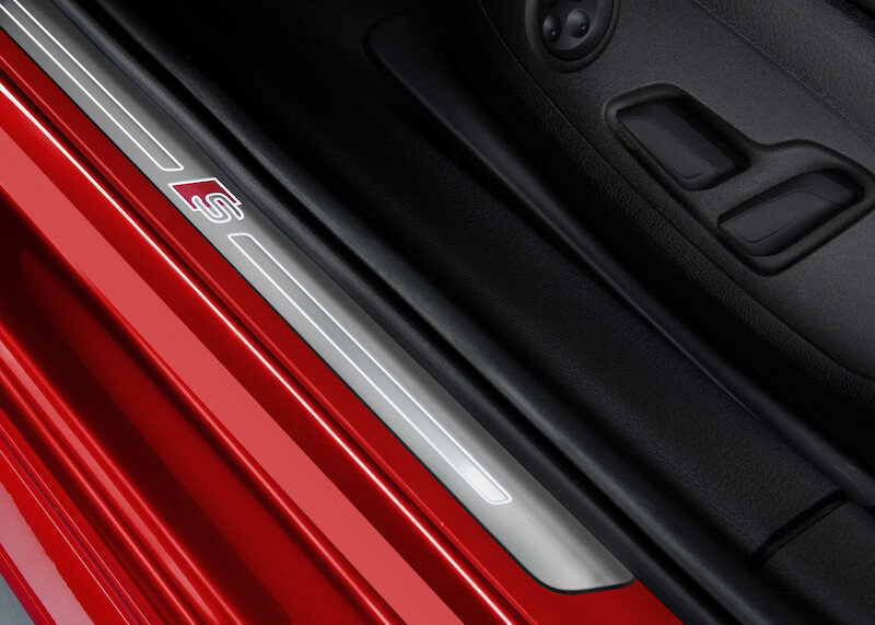 Na czele konkurencyjnej stawki - nowe Audi S4 i S4 Avant