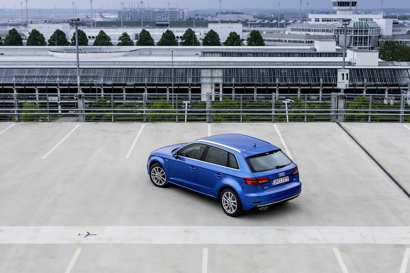 Audi A3 Sportback - niebieski Ara