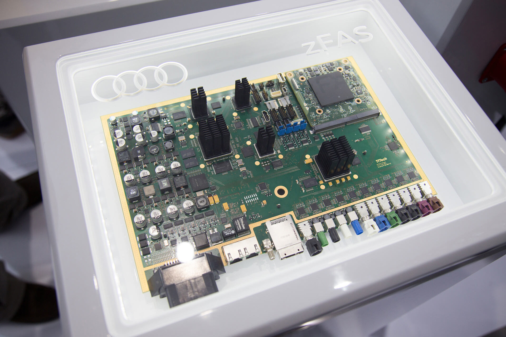 Autonomiczna jazda ze sztuczną inteligencją: partnerstwo Audi z czołowymi firmami branży elektronicznej