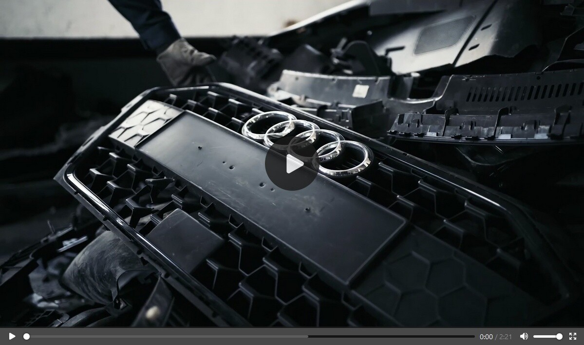 Audi prezentuje pochodzące z recyklingu, innowacyjne osłony zapięć pasów bezpieczeństwa