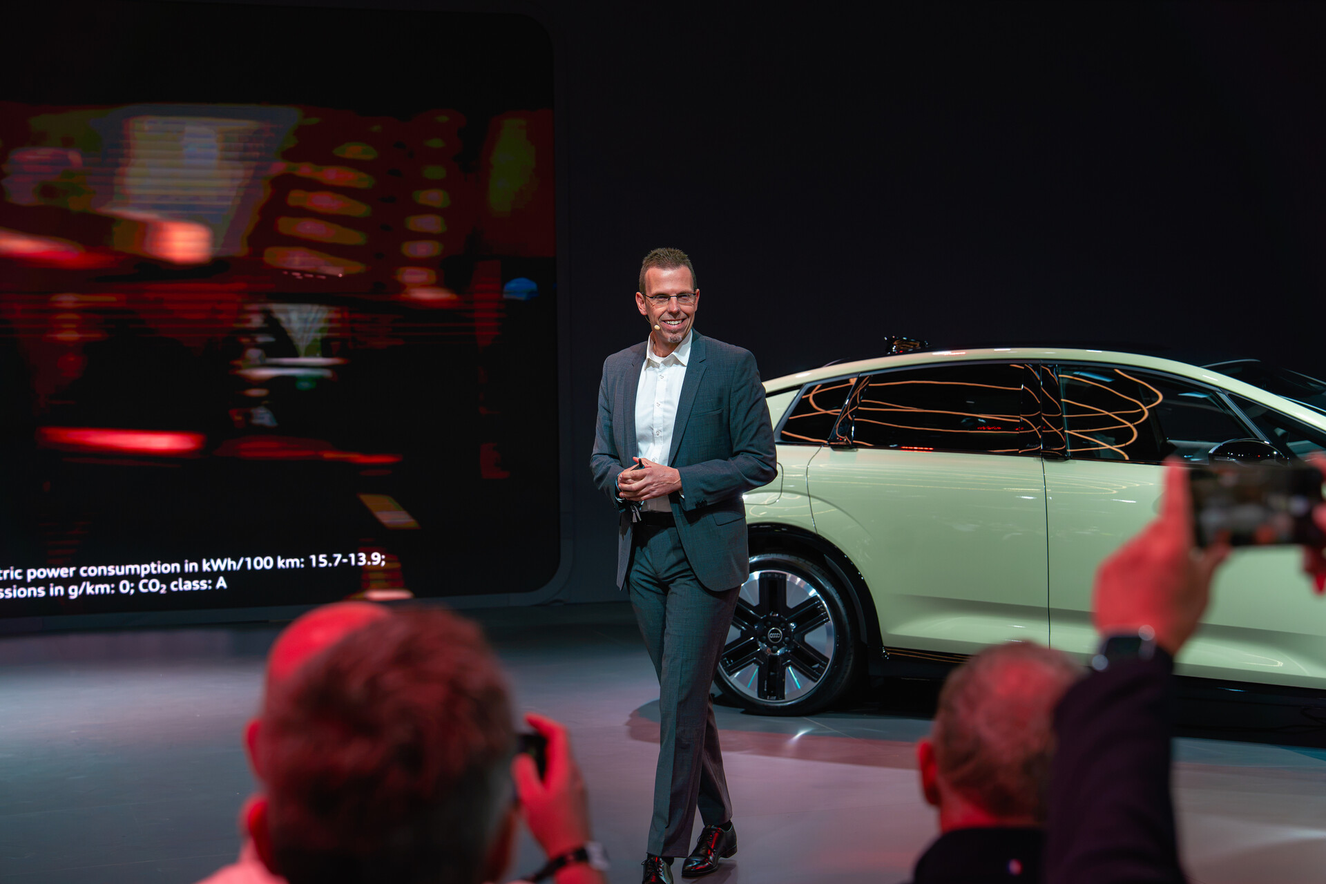 Audi A2 e-tron na targach motoryzacyjnych w Paryżu: efektywna elektromobilność dla Europy