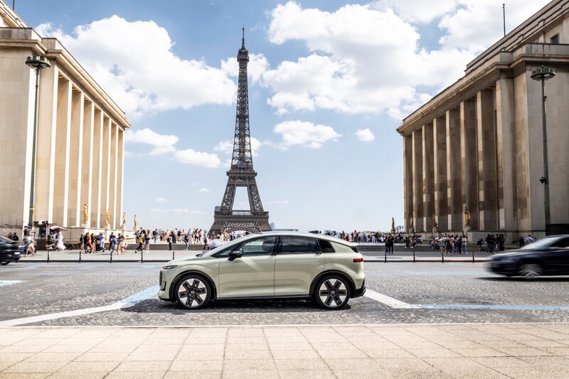 Audi A2 e-tron na targach motoryzacyjnych w Paryżu: efektywna elektromobilność dla Europy